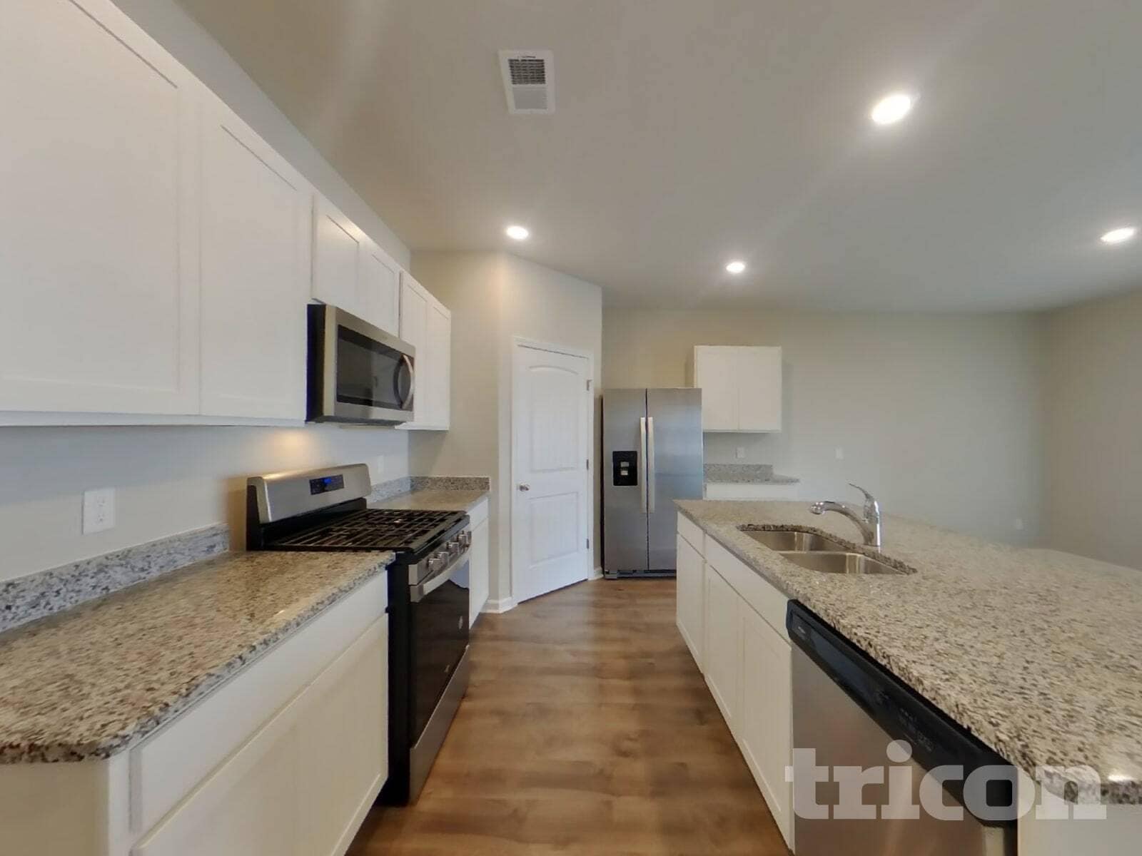 Building Photo - 4050 Beach Wy