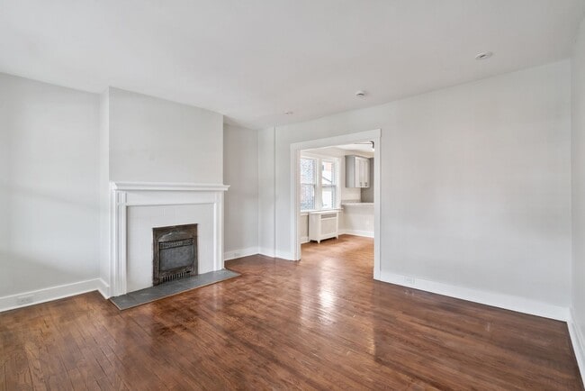 Building Photo - Exquisitely Renovated 3 Bedroom/ 2 Bath in Pittsburgh's East Side
