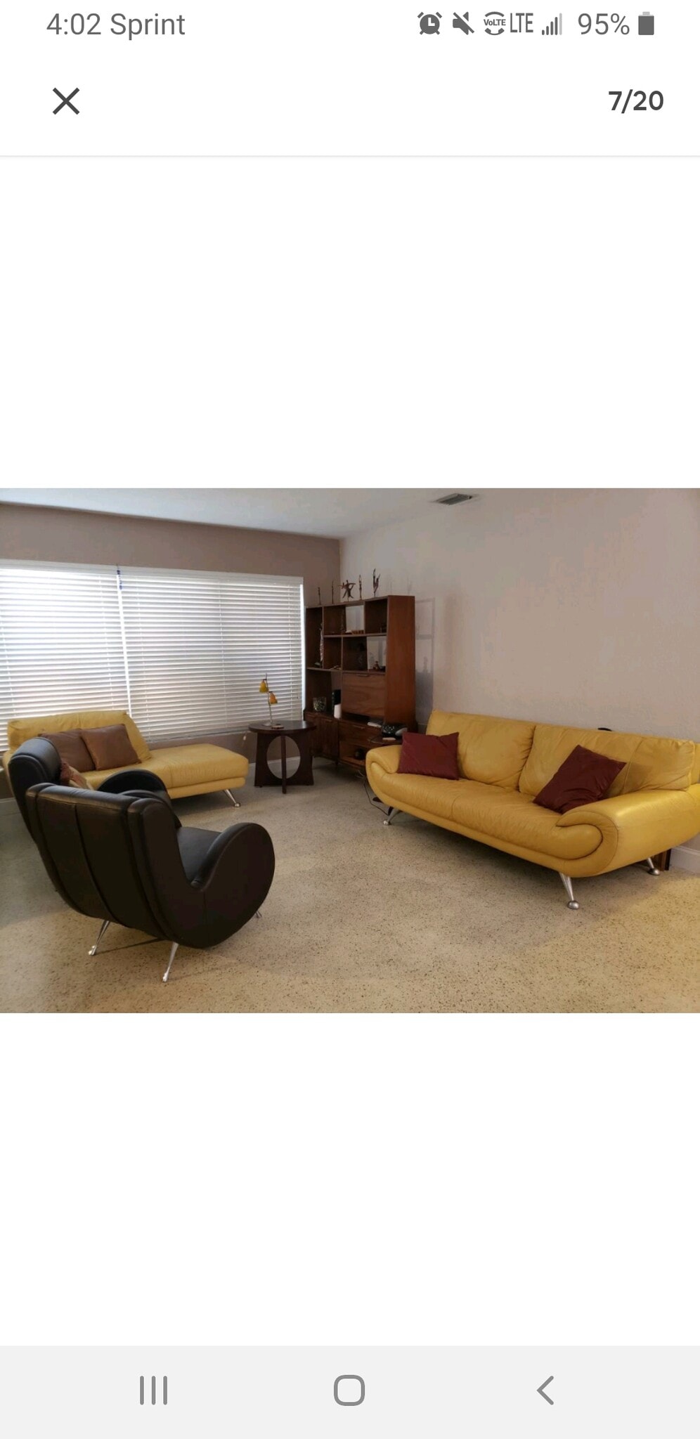 Large Living room without furniture - 433 SE 5th St