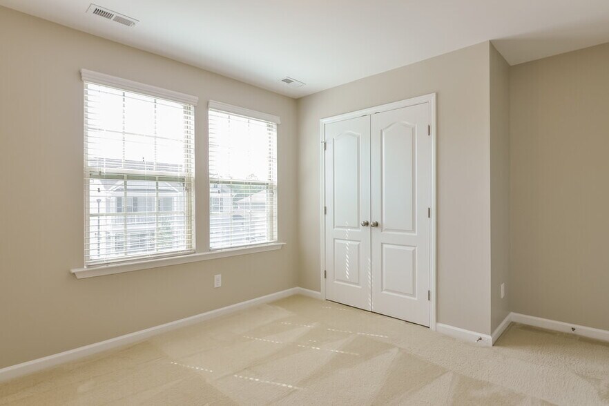 Building Photo - 61 Chinaberry Dr