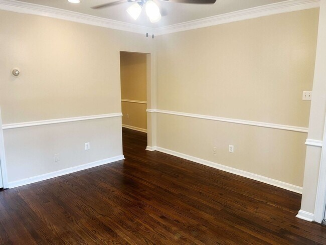 Building Photo - Move in Special! 2 Bed 1 Bath SE DC