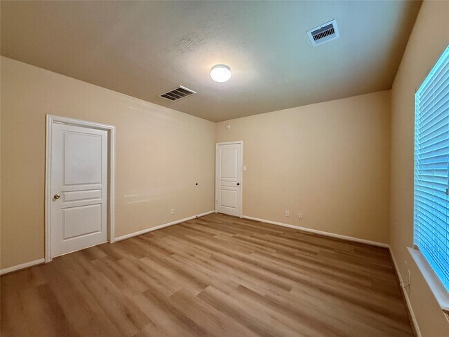 Building Photo - 8206 Malago Point Dr