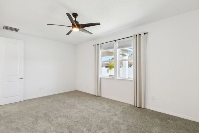 Building Photo - Newer Construction! Tons of Amenities! Wildlight Community!