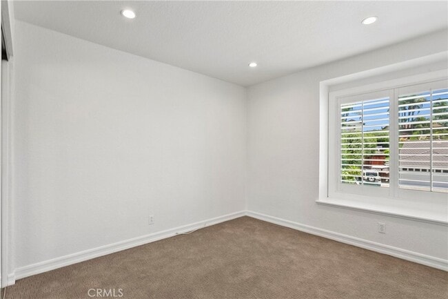 Building Photo - 28501 El Sur