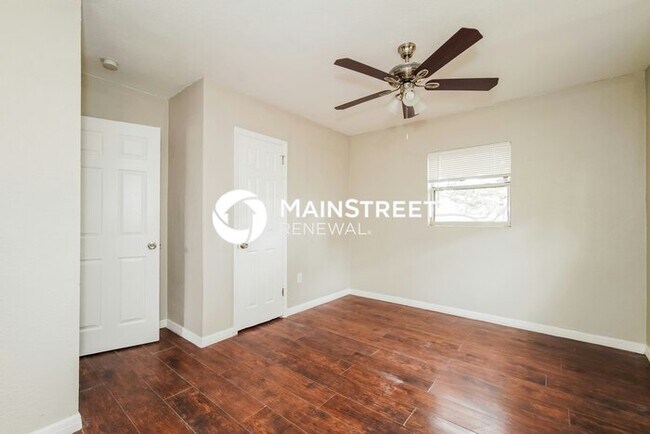 Building Photo - 3 Bedroom Pet-Friendly Home in Orlando, FL with Main Street Renewal