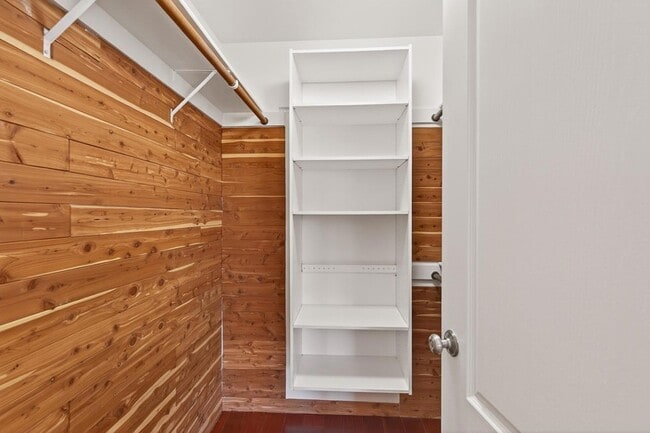 Building Photo - 18732 Afton Ave