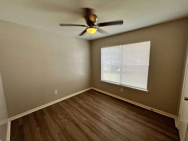 Building Photo - 9406 Alcala