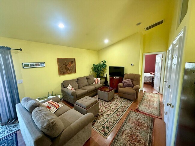 Building Photo - 14009 Bitney Springs Rd