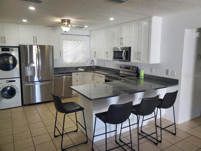 Building Photo - 1020 70th St N