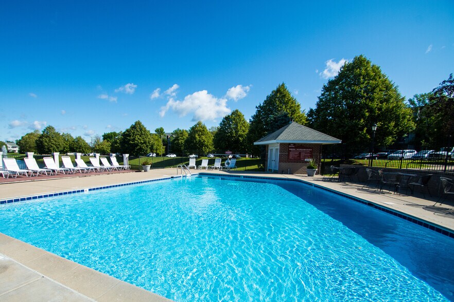 Building Photo - Lexington Townhomes and Apartments