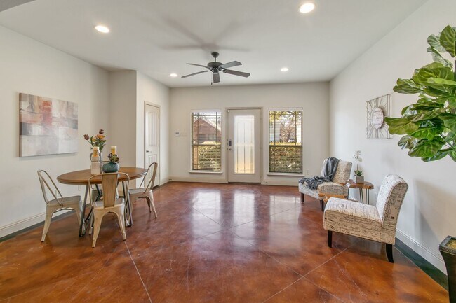 Building Photo - ** MOVE IN July 11th 2027 $5500 ** 5 Bed 3 Bath ** 1 Minute Walk to TCU Campus **