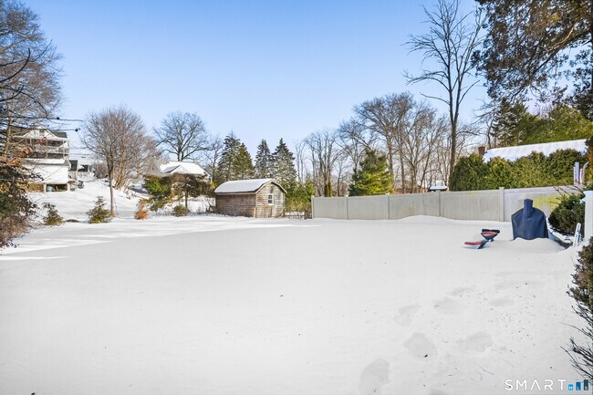 Building Photo - 215 York Rd