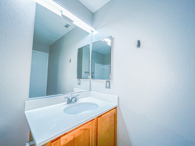 Building Photo - 2053 Quarry Ridge St