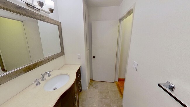 Building Photo - One Bedroom One Bath La Goleta Condo