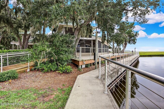 Building Photo - 426 Beachside Pl