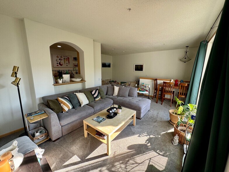 Living Room - 11217 Kinsley St