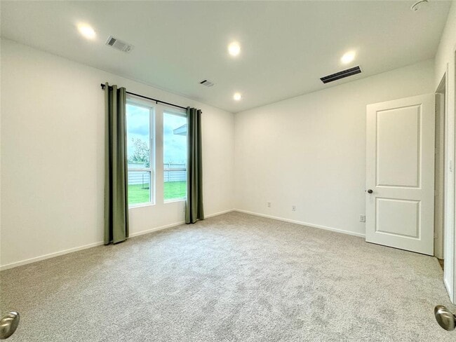 Building Photo - 2318 Honeyberry Shrub Dr