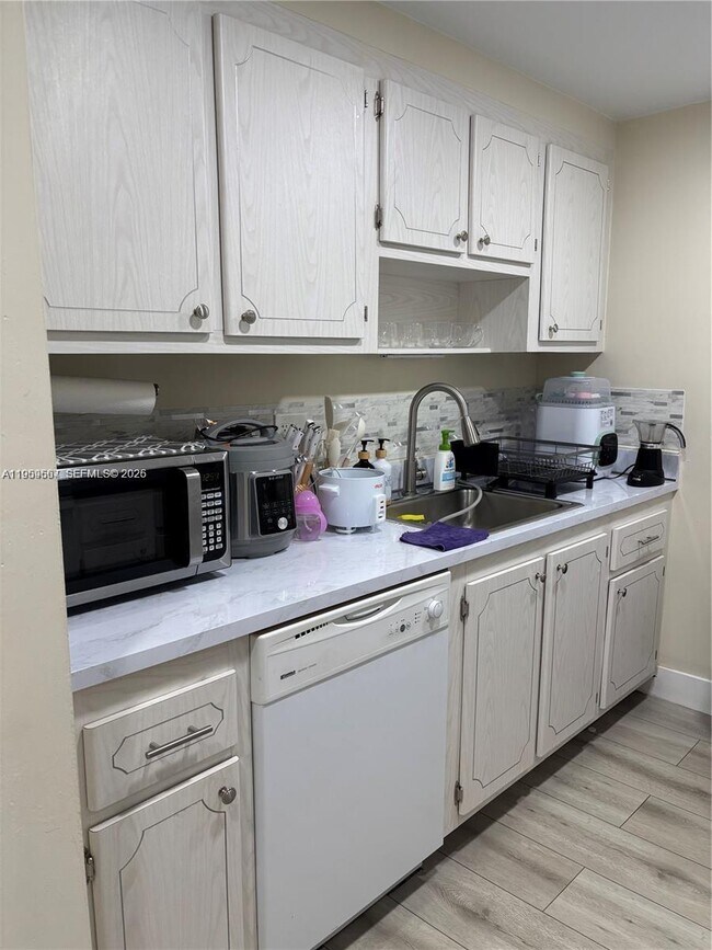 Building Photo - 14525 N Kendall Dr