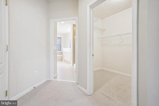 Building Photo - 13930 Greendale Dr