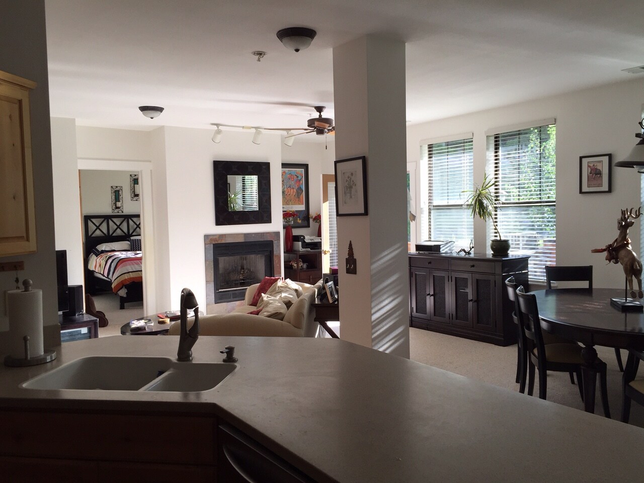 Building Photo - 8300 Meadowview Dr
