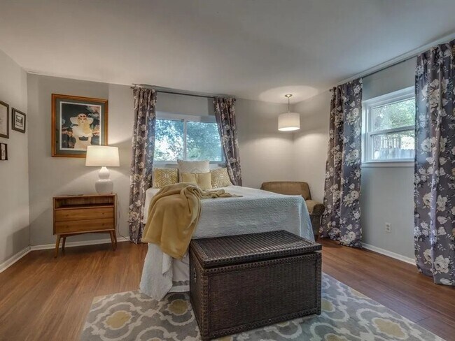 Building Photo - Spectacular Home in Holiday Heights Add!  Come see Me!! I can be yours!!