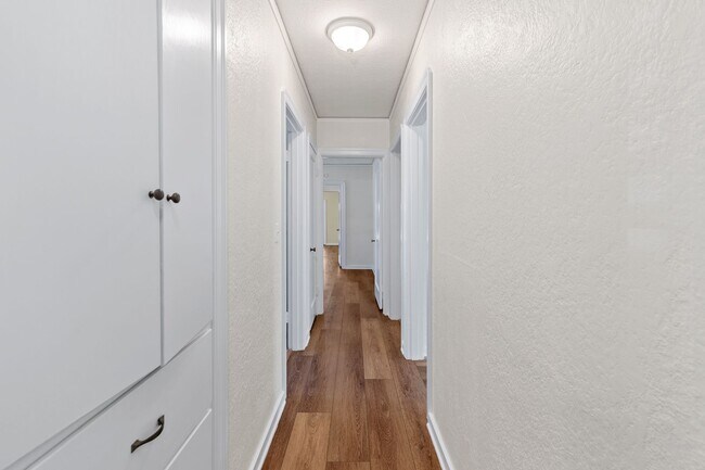Building Photo - Downtown Napa 3 bed 2 bath single level home