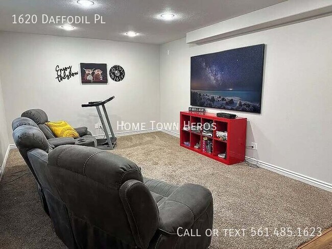 Building Photo - 1620 Daffodil Pl