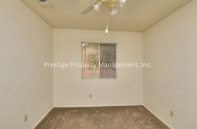 Building Photo - 3/2 Beautiful Rita Ranch Home With Open Design!!!