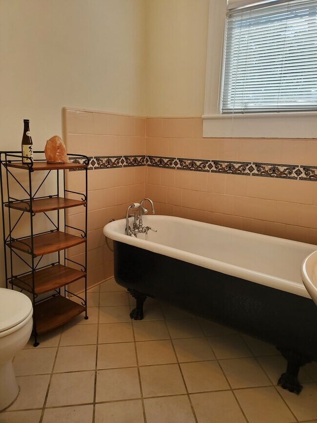 Building Photo - Price Improvement 2-bedroom, 2-bath Victorian style Midtown Home With Two Balconies!