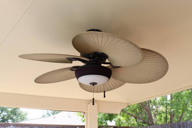 Building Photo - 1705 Fairfax Dr