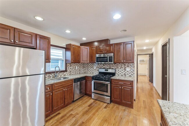 Building Photo - 228-20 Edgewood Ave