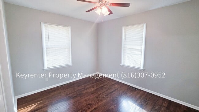 Building Photo - 4 bedroom 1.5 bath