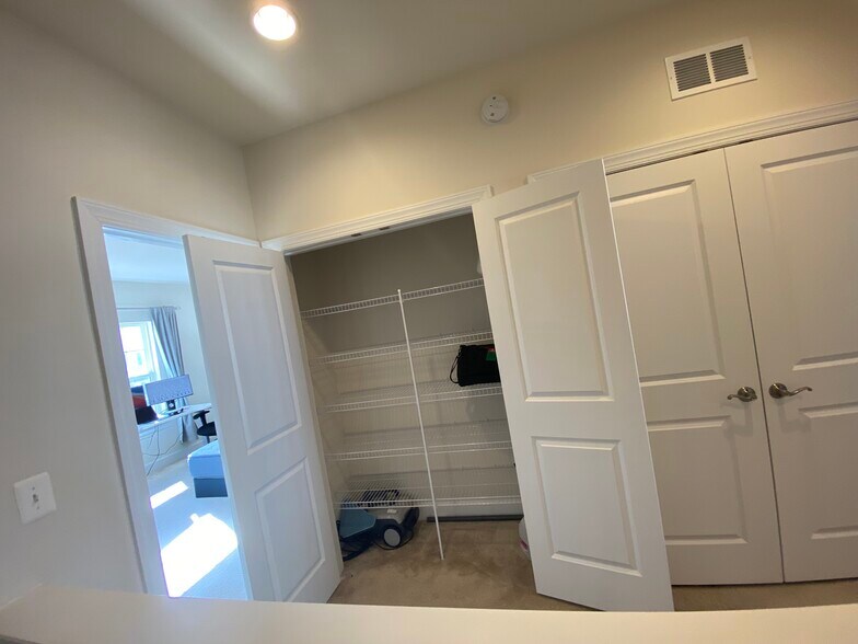 Bedroom Level Hall Way - 6002 Camerons Ferry Dr