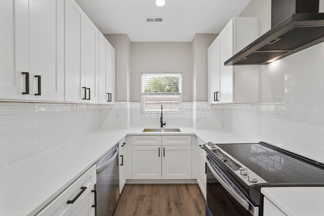 Building Photo - 2711 Tarleton Ave