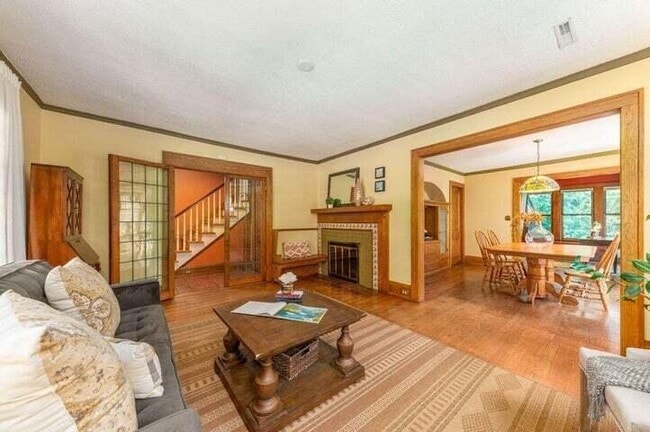 Building Photo - 824 N 66th St