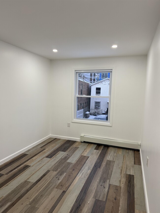 Building Photo - 360 Whiton St