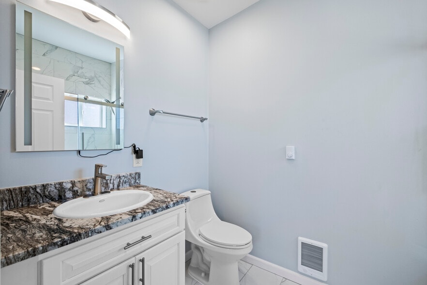 Building Photo - 812 2nd Ave N