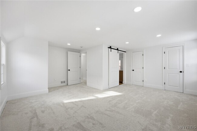 Building Photo - 219 Louvaine Dr