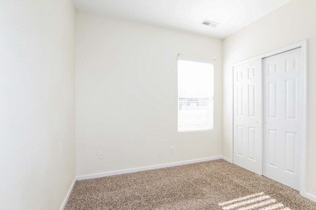 Building Photo - 2011 Blue Stream Ln