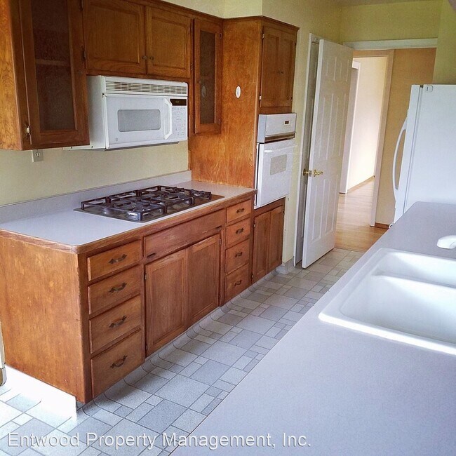 Building Photo - 3 br, 2 bath House - 1199 Stanley Dr.