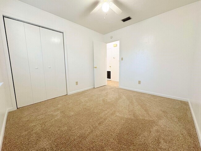 Building Photo - 1810 Sylvan Ct