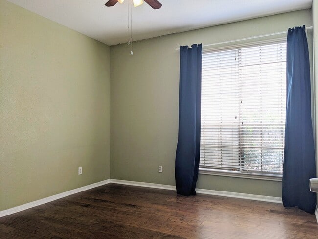 Building Photo - 2121 El Paseo St