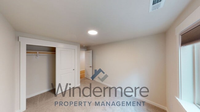 Building Photo - 637 Kingbird Ct