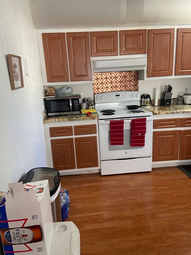 Building Photo - 9641 Riverside Dr