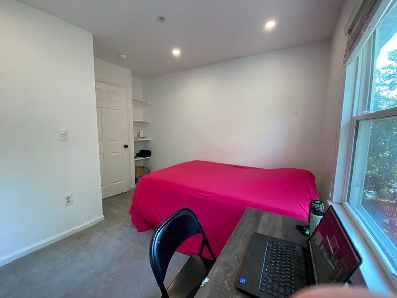 Unit # 2 - 1327 Belmont St NW