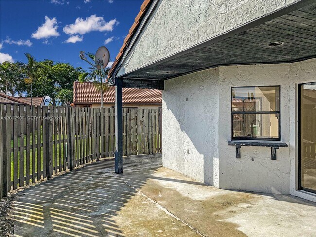 Building Photo - 14980 SW 48th Terrace