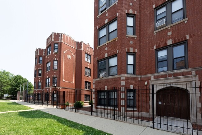 3625.W.Dickens-2 Small - 3625 W. Dickens St.