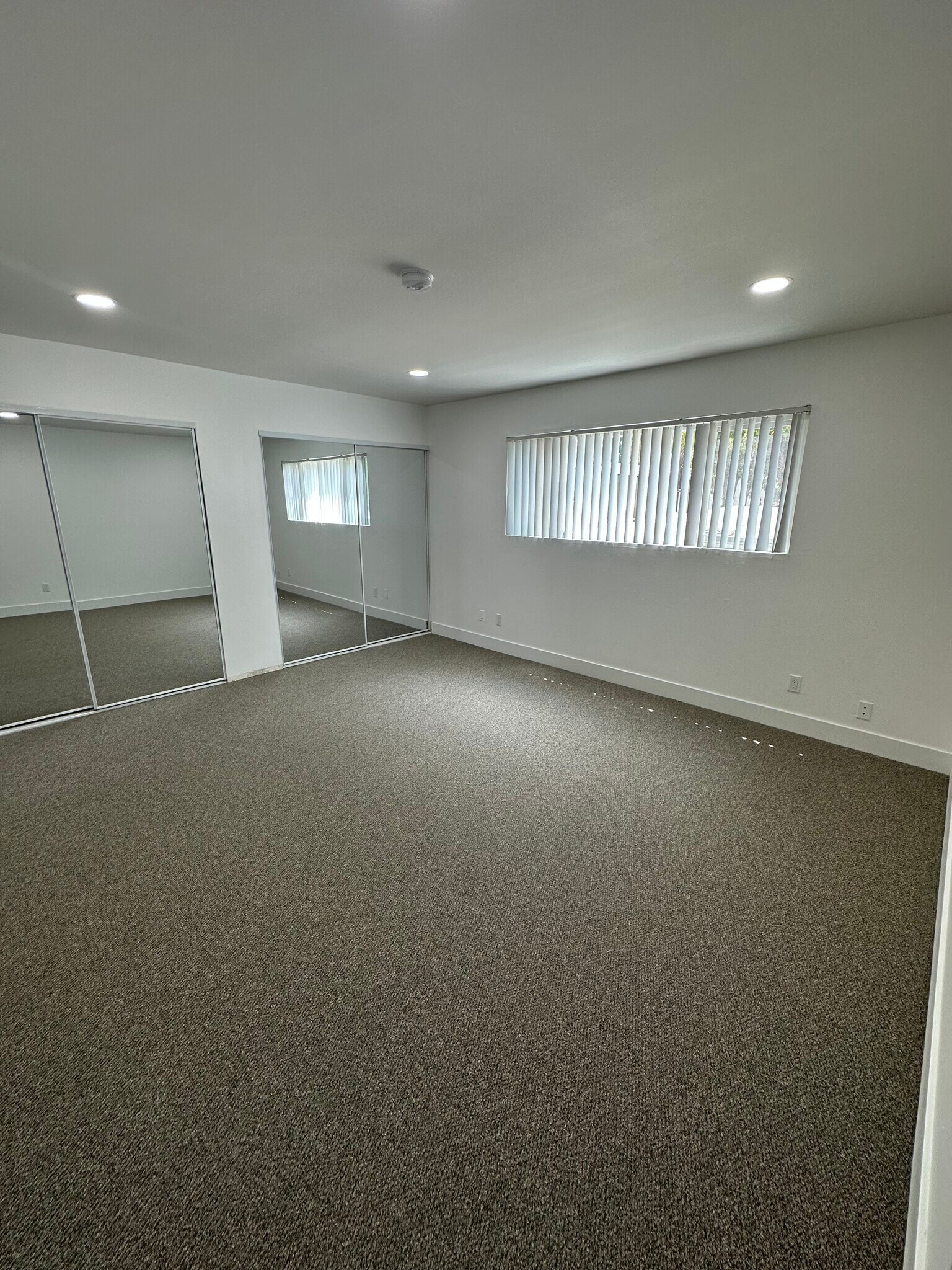 Building Photo - 11538 Riverside Dr