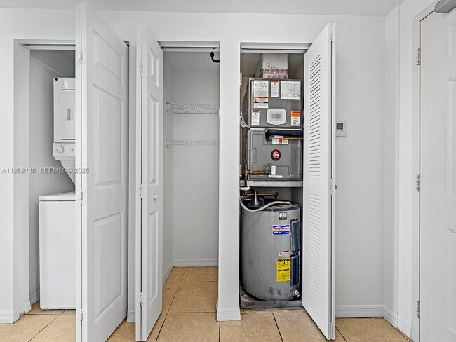 Building Photo - 215 SW 42nd Ave