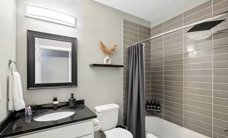 Building Photo - 2424 Lyndale Ave S